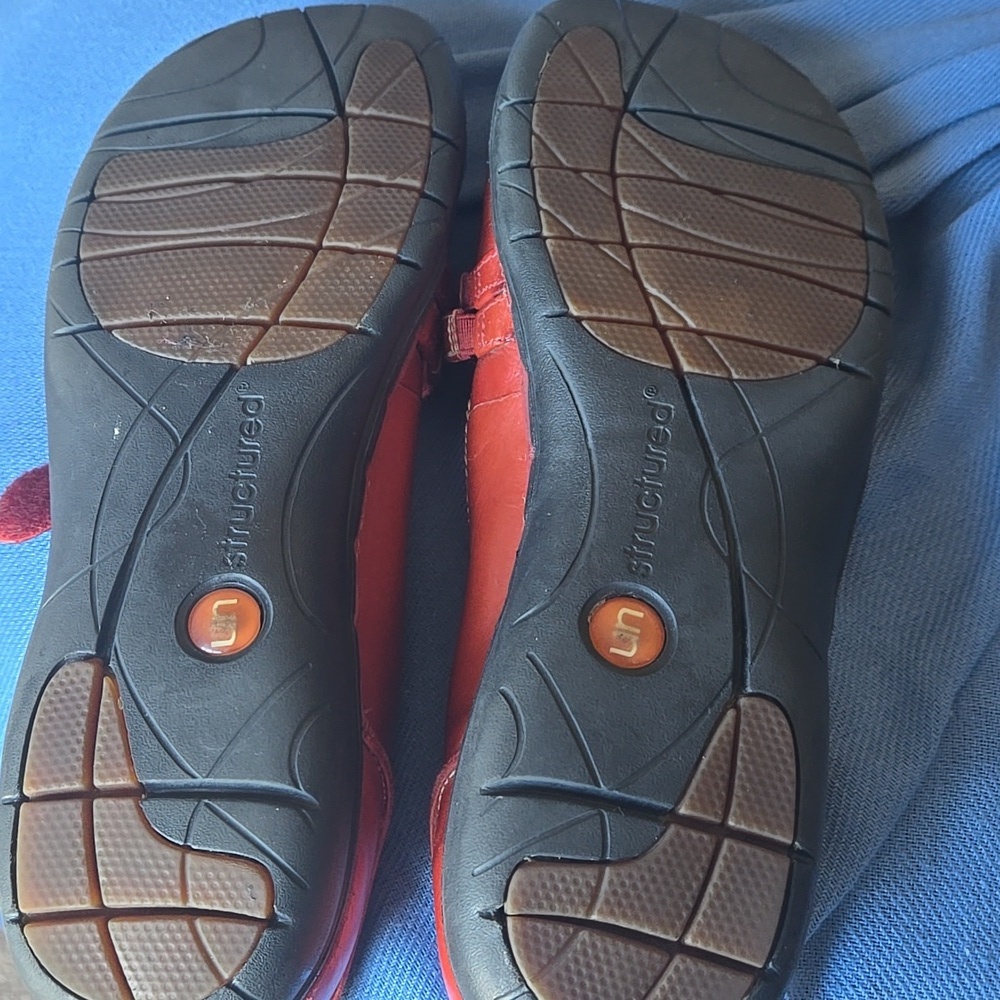 Clarks Structured Women's Red Flats with Stitch Detail - Picture 4 of 4